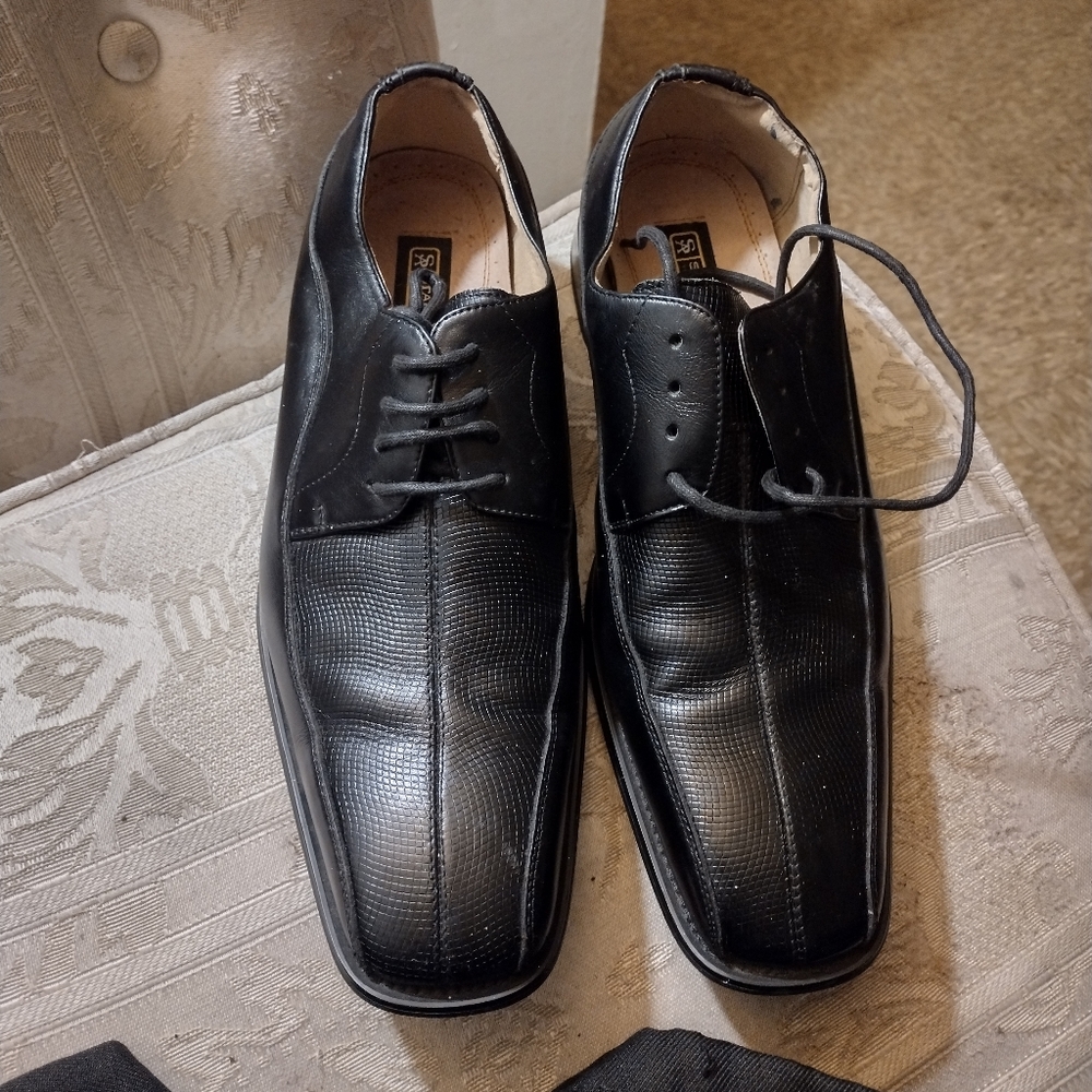 Men's dress shoes